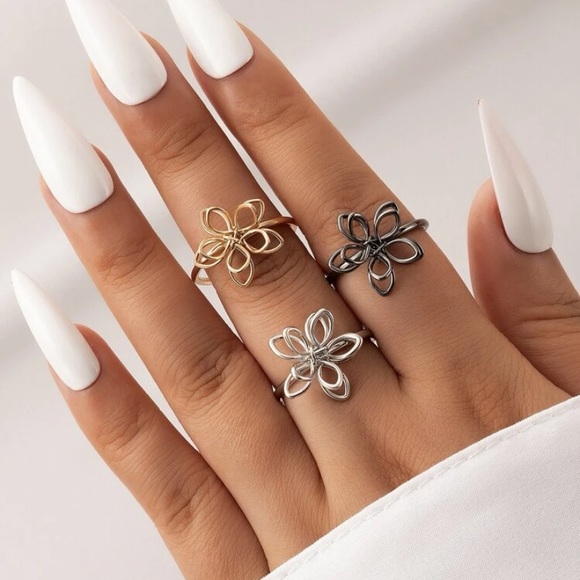 🍁 5/$20 NWT Set of 3 Flower Rings - Picture 1 of 5